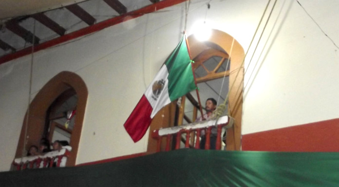 FIESTA MEXICANA EN TLACUILOTEPEC AL CONMEMORAR EL 207 ANIVERSARIO DE LA INDEPENDENCIA DE MEXICO