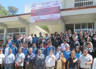 En Iczotitla el presidente VALERIO ESCORCIA CALVA inició techado de cancha para usos múltiples.