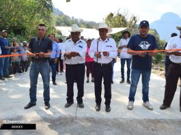Entregan obra de pavimentación con concreto hidráulico en la comunidad de Huehuetlilla, en Honey