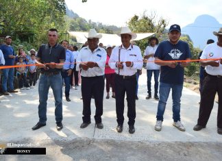 Entregan obra de pavimentación con concreto hidráulico en la comunidad de Huehuetlilla, en Honey